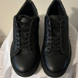 Zara men leather sneakers, color black, size 7men.